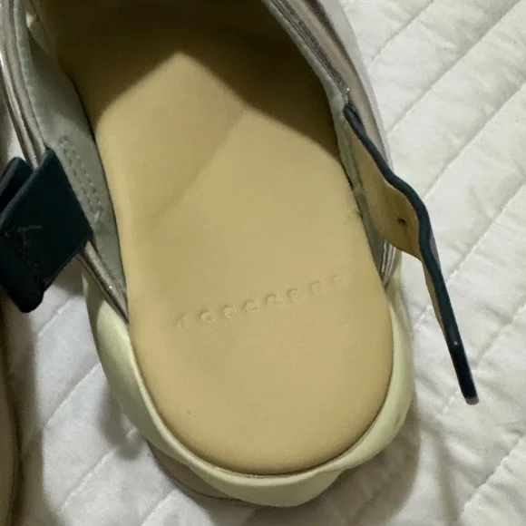 4CCCCEES Elegant Metallic Sandals with Pink Accents/used but good condition - Picture 10 of 10